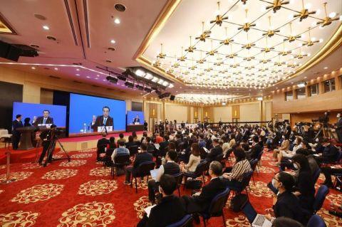 李克強(qiáng)：今年政府支出更多向民生領(lǐng)域傾斜，特別是義務(wù)教育和基本醫(yī)療